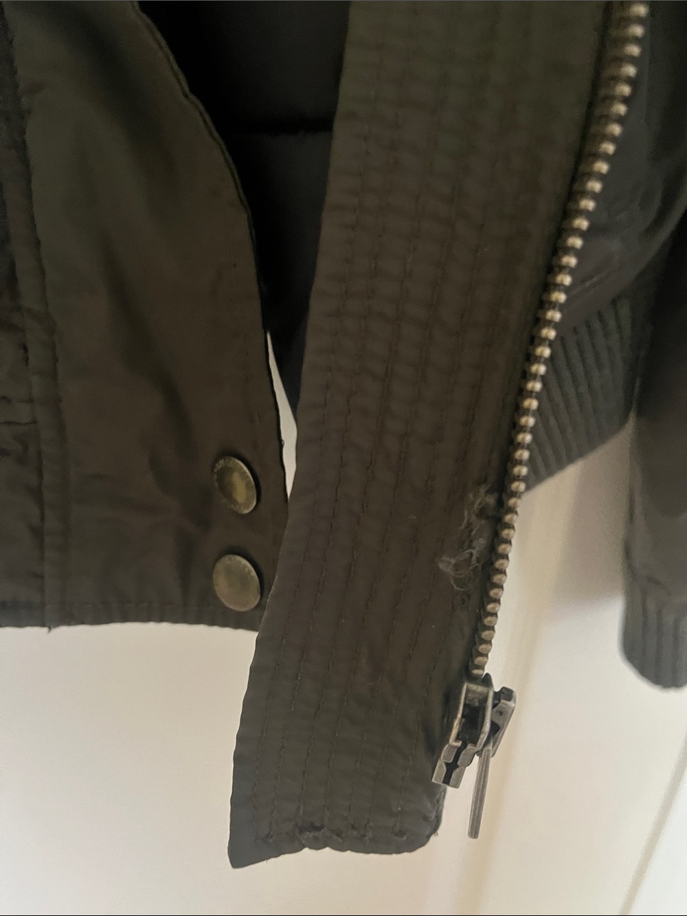 American Eagle Outfitters Black Hooded Puffer Jacket with Faux Fur Trim - Picture 5 of 9
